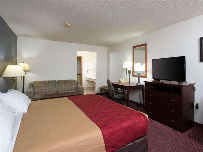 Travelodge by Wyndham Merrill Eksteriør billede