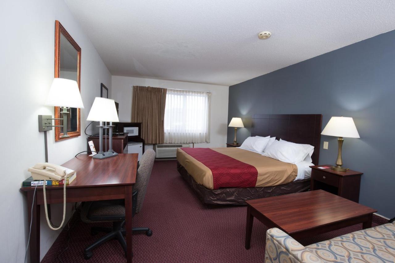 Travelodge by Wyndham Merrill Eksteriør billede