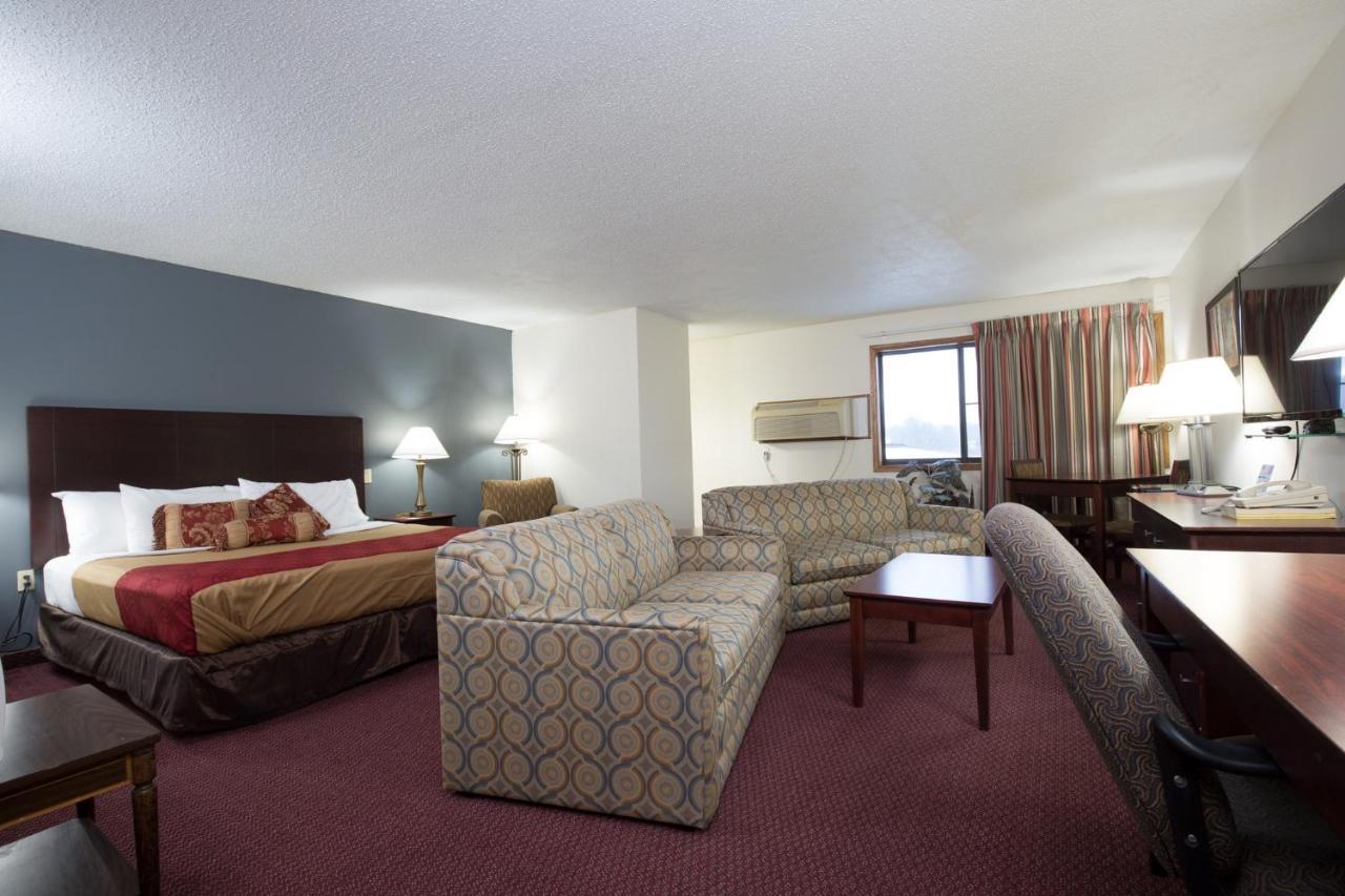 Travelodge by Wyndham Merrill Eksteriør billede