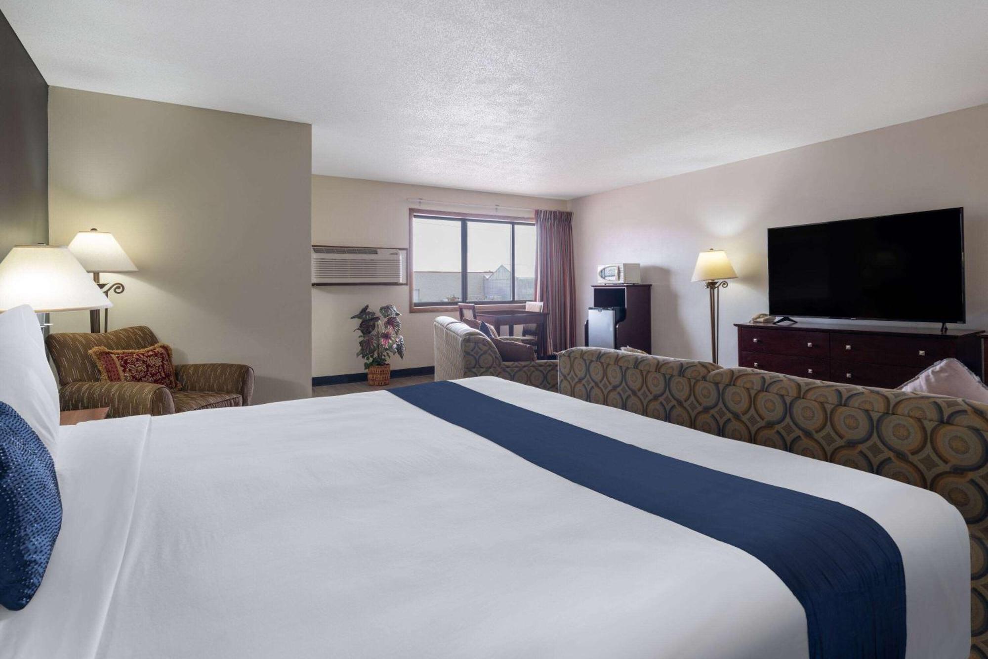 Travelodge by Wyndham Merrill Eksteriør billede