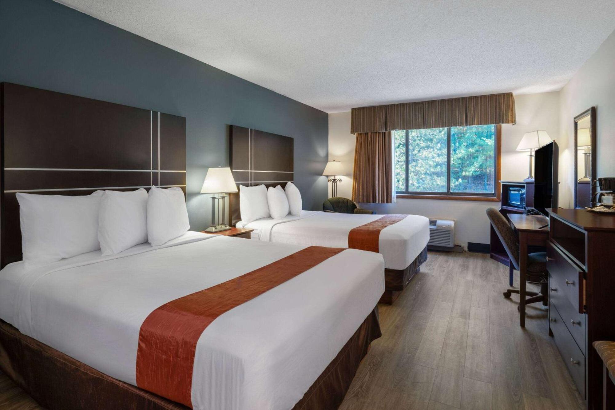 Travelodge by Wyndham Merrill Eksteriør billede