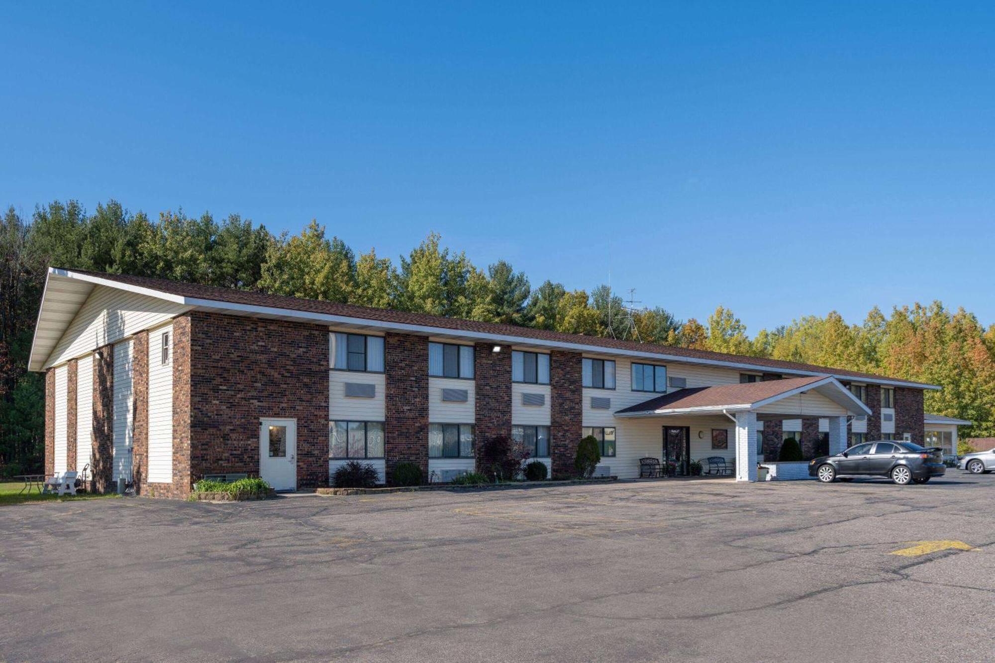 Travelodge by Wyndham Merrill Eksteriør billede