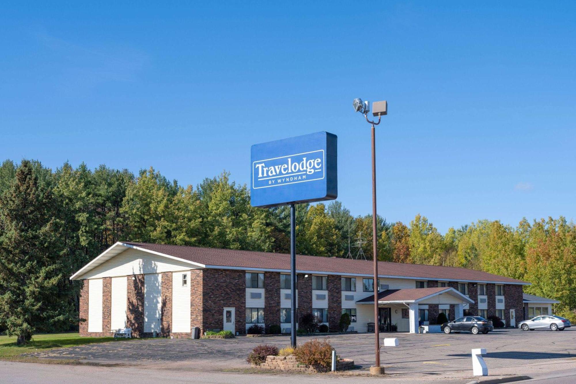 Travelodge by Wyndham Merrill Eksteriør billede