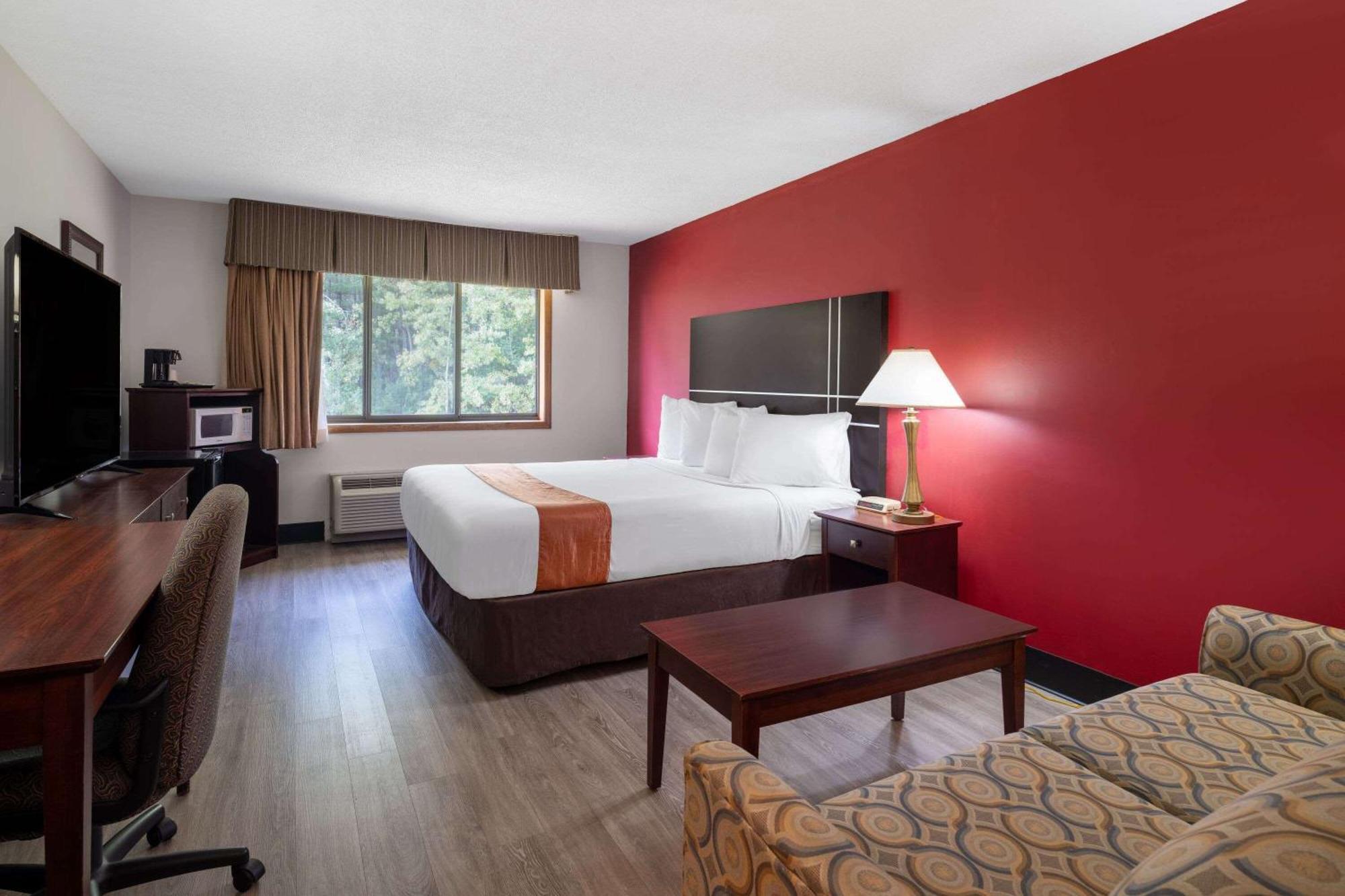 Travelodge by Wyndham Merrill Eksteriør billede