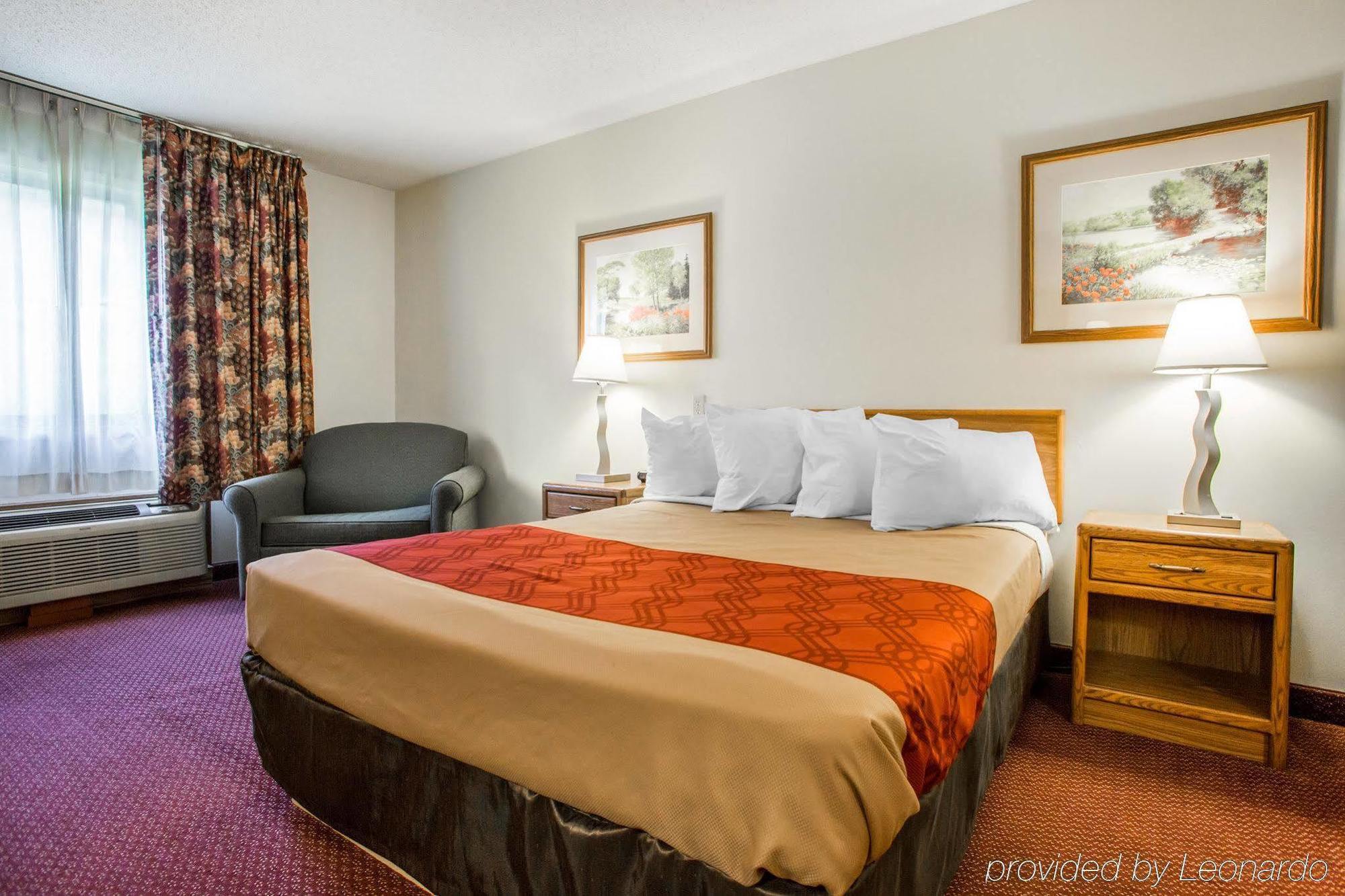 Travelodge by Wyndham Merrill Eksteriør billede